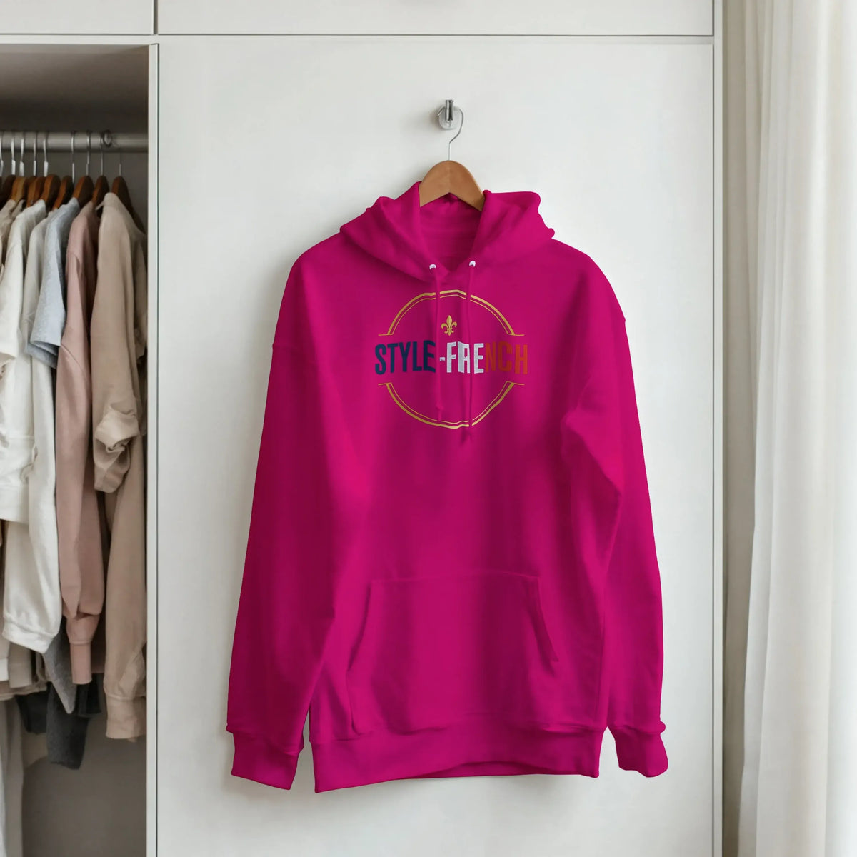 sweatshirt à capuche qualité supérieure France en rose avec le logo STYLE-FRENCH